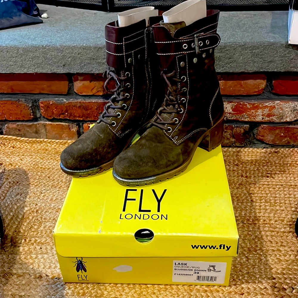 Fly London Lace Up Lask Combat Style Boot size 39